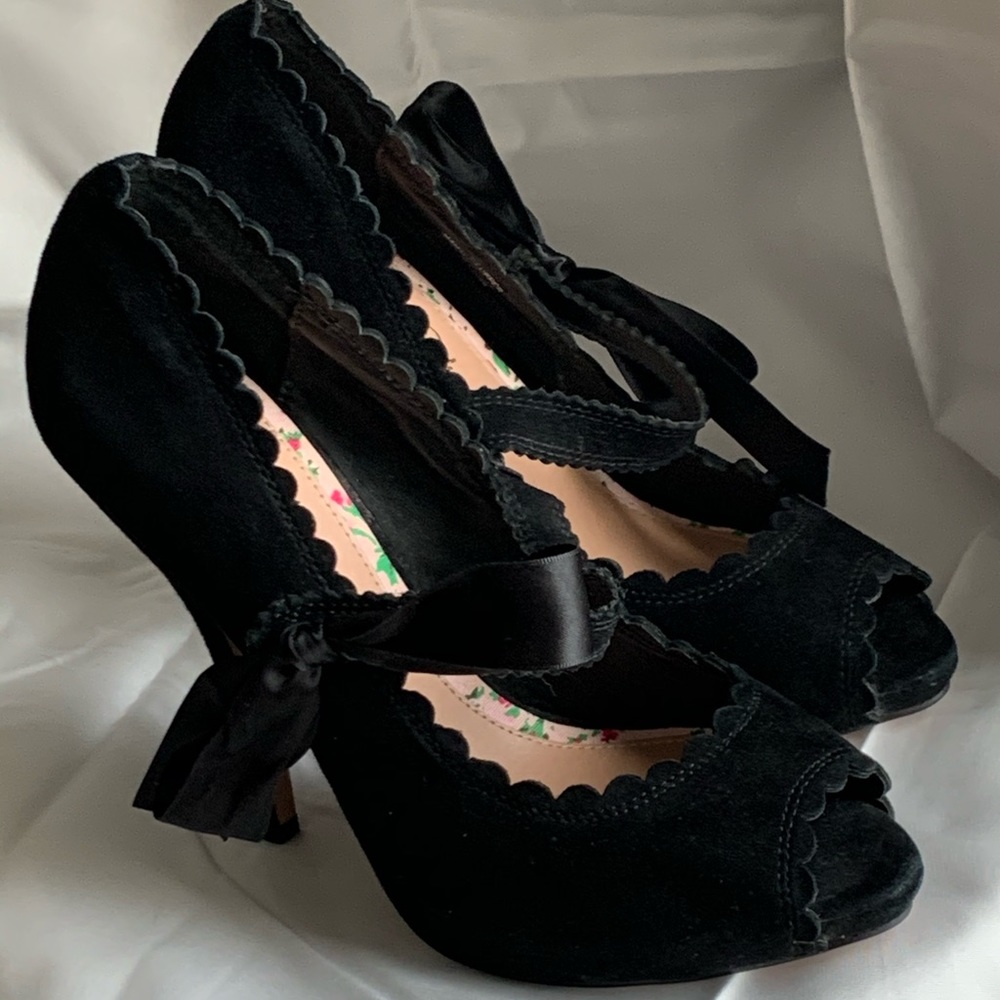 NWOT sz 9 black suede Cece L'Amour mary jane pumps